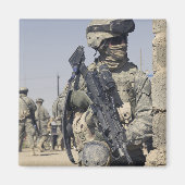 Soldaat gewapend met een MK-48 Magneet (Voorkant)