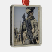 Soldaat gewapend met een MK-48 Metalen Ornament (Rechts)