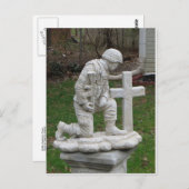 Soldaat Kneeling in gebed Briefkaart (Voorkant / Achterkant)