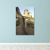 Soldaat scouts voor vijandelijke activiteit canvas afdruk (Insitu (Houten vloer))