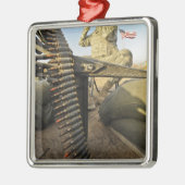 Soldaat scouts voor vijandelijke activiteit metalen ornament (Links)