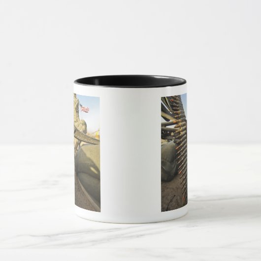 Soldaat scouts voor vijandelijke activiteit mok (Midden)