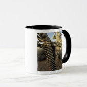 Soldaat scouts voor vijandelijke activiteit mok (Voorkant rechts)