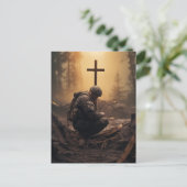 Soldaat van God met een houten kruis Briefkaart (Staand voorkant)