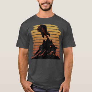 Soldaat Veteran trekt de  gitaarbassins onder de v T-shirt