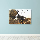 soldaat zet vijandelijke troepen in canvas afdruk (Insitu (Houten vloer))