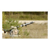 soldaten die een FGM-148 Javelin ontslaan Foto Afdruk (Voorkant)
