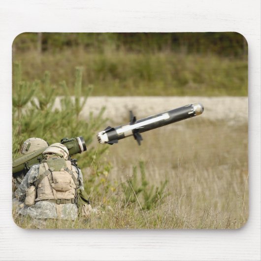 soldaten die een FGM-148 Javelin ontslaan Muismat (Voorkant)