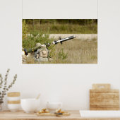 soldaten die een FGM-148 Javelin ontslaan Poster (Keuken)