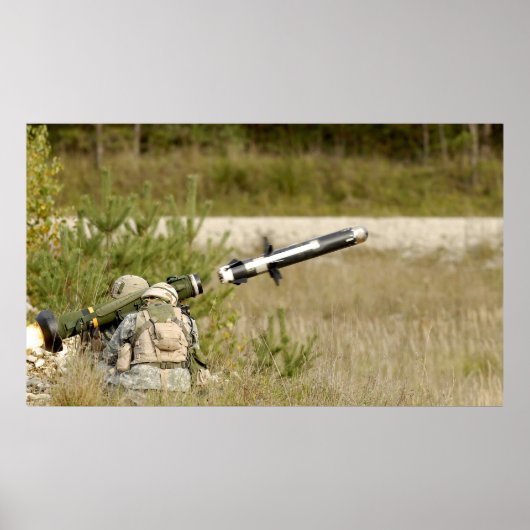 soldaten die een FGM-148 Javelin ontslaan Poster (Voorkant)