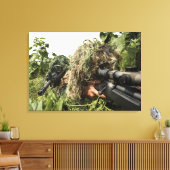 Soldaten gekleed in ghillie pakken canvas afdruk (Insitu (Woonkamer))