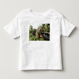 Soldaten gekleed in ghillie pakken kinder shirts