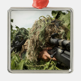 Soldaten gekleed in ghillie pakken metalen ornament
