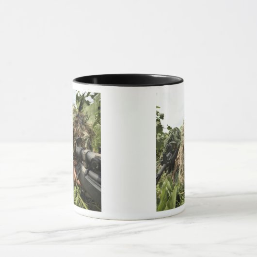 Soldaten gekleed in ghillie pakken mok (Midden)