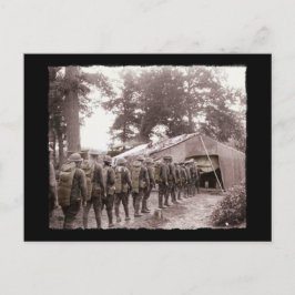 Soldaten in de rij voor post briefkaart