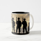 Soldaten in het leger van Silhouette Tweekleurige Koffiemok (Voorkant rechts)