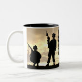 Soldaten in het leger van Silhouette Tweekleurige Koffiemok (Links)