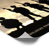 Soldaten op Patrol Silhouette tegen de hemel Poster (Hoek)