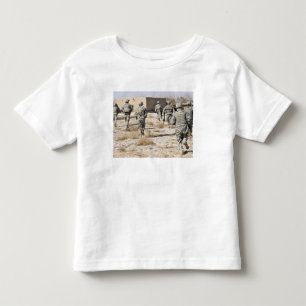 soldaten reageren op een aanval met handvuurwapens kinder shirts