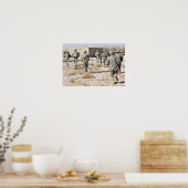 soldaten reageren op een aanval met handvuurwapens poster (Keuken)