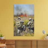 Soldaten roepen informatie in canvas afdruk (Insitu (Woonkamer))