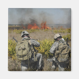 Soldaten roepen informatie in magneet