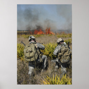 Soldaten roepen informatie in poster