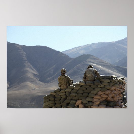 soldaten voeren communicatieapparatuur uit poster (Voorkant)