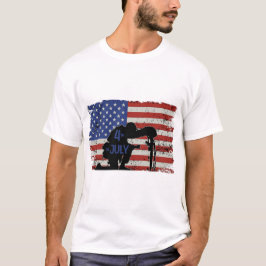 Soldier knielende silhouet en Amerikaanse vlag T-shirt