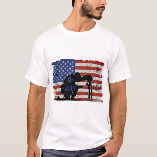 Soldier knielende silhouet en Amerikaanse vlag T-shirt (Voorkant)
