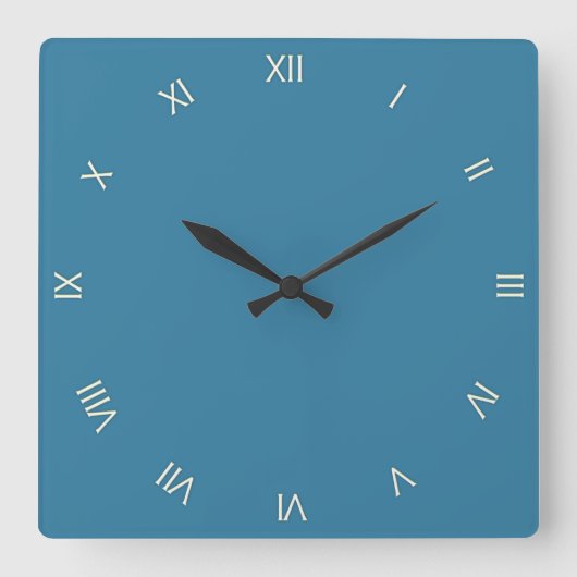 Solid Astral Blue Roman Numerals Vierkante Klok (Voorkant)