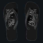 Solid Color Black Mr & Mrs Wedding Memento Teenslippers<br><div class="desc">Een vette kleur met kic fonts maakt een verklaringsstuk voor een receptiegunst of een verjaardagsfeest. De punten zijn gemakkelijker om aan te passen wanneer u alle tekst en foto's eerst vervangt. Als je kunst nog moet worden aangepast, klik je op Deze knop aanpassen. Dit zal u naar een ontwerpgebied brengen...</div>