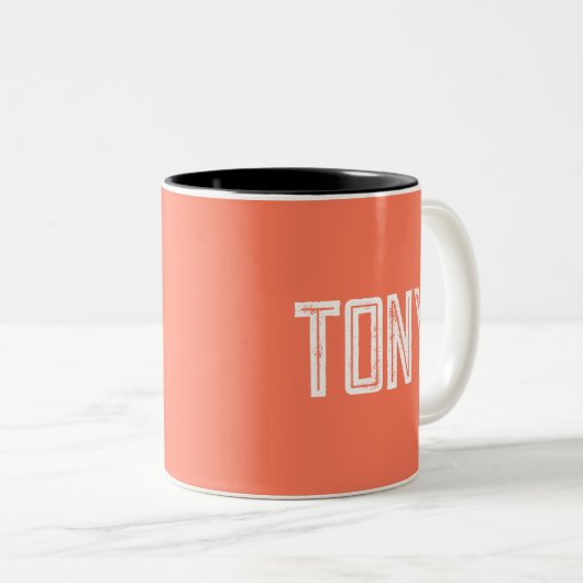 Solid Coral Custom Name Monogram Tweekleurige Koffiemok (Voorkant rechts)