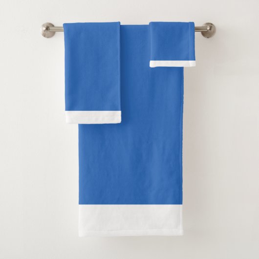 Solid Perewinkle Blue & White Trim Bath Towel Set Bad Handdoek (Insitu)