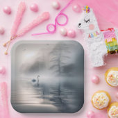 Solitaire zwaan op mistig ochtendmeer papieren bordje (Feest)