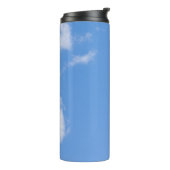 Solitary Bird Soaring Through Bright Blue Sky with Thermosbeker (Gedraaid links)