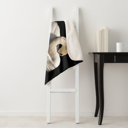 Solitary Swan Sherpa Deken (In situ)