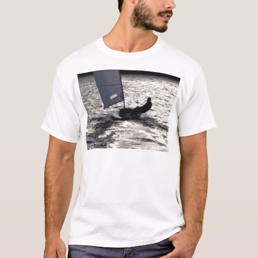 Solo Dinghy die de zon binnenvaart T-shirt (Voorkant)