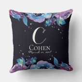 Sombere Blauwe Paarse Bloemrijke Monogram Kussen (Achterkant)