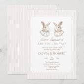 Some Bunnies Are On The Way Twin Baby Shower Kaart (Voorkant / Achterkant)