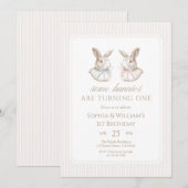 Some Bunnies Are Turning One siblings Birthday Kaart (Voorkant / Achterkant)