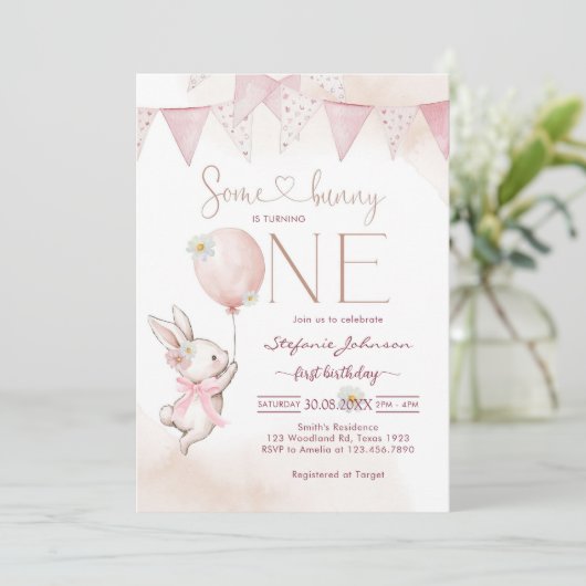 Some Bunny First 1st Birthday Invitation Kaart (Staand voorkant)