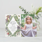 Some Bunny Greenery Ruit Kinderen Verjaardagsfoto Kaart (Staand voorkant)