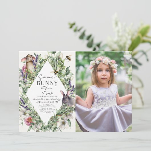 Some Bunny Greenery Ruit Kinderen Verjaardagsfoto Kaart (Staand voorkant)
