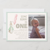 Some Bunny is een eerste verjaardagsfeestje uitnod Kaart (Voorkant)