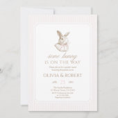 Some Bunny Is On The Way Pink Bow Baby Shower Kaart (Voorkant)