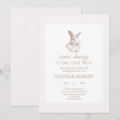 Some Bunny Is On The Way Pink Bow Baby Shower Kaart (Voorkant / Achterkant)