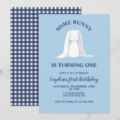 Some Bunny is One blauwe uitnodiging voor eerste v (Voorkant / Achterkant)
