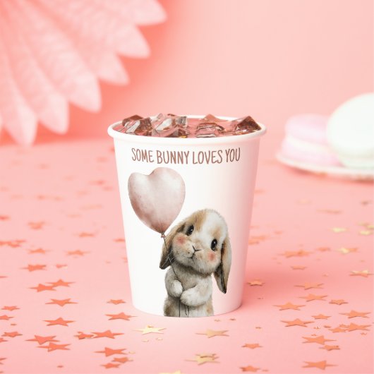 Some Bunny Loves You with Heart Balloon Papieren Bekers (Insitu)