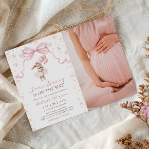 Some Bunny Roze Strik Bloemige Baby Shower Foto Kaart